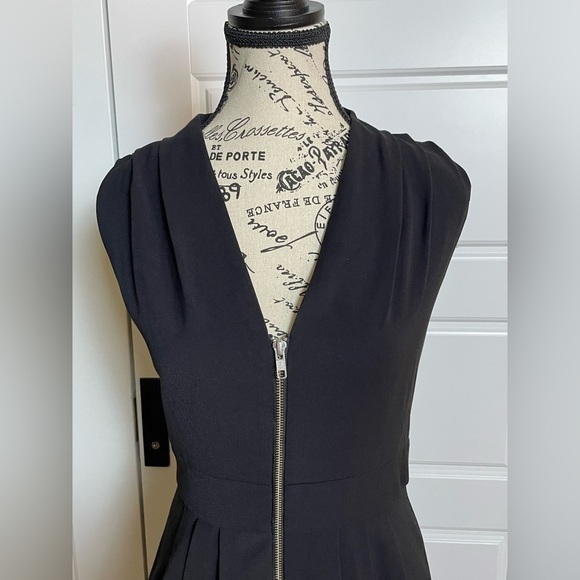 Finder’s Keepers Black zipper dress with pockets - Picture 2 of 6